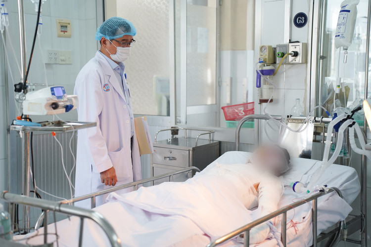 Bệnh nhân bị pháo nổ đa chấn thương và phỏng nghiêm trọng - Ảnh BVCC