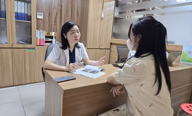 Tư vấn cho thai phụ tại bệnh viện phụ sản Hà Nội - Ảnh BVCC