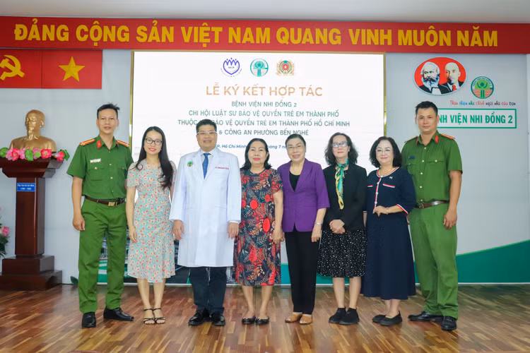 Lễ ký kết hợp tác bảo vệ và chăm sóc trẻ em bị bạo hành, xâm hại tình dục và các hành vi khác - Ảnh BVCC