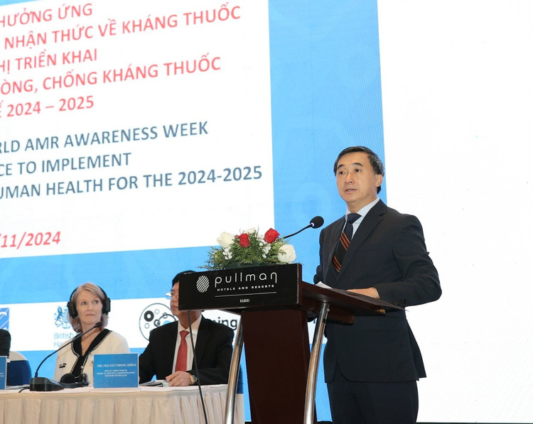 Thứ trưởng Bộ Y tế Trần Văn Thuấn phát biểu tại Hội nghị.