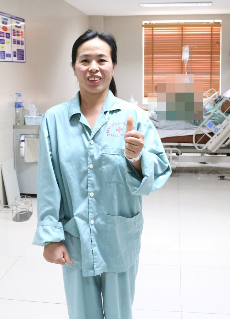 Niềm vui của người bệnh sau khi được điều trị khỏi bệnh - Ảnh bVCC