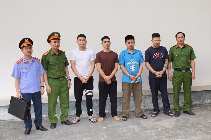 Bốn đối tượng bị Công an Nghệ An khởi tố, bắt giam do sử dụng chất cấm để sản xuất 3.500 tấn giá đỗ - Ảnh CANA