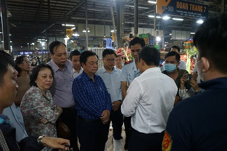 Đoàn kiểm tra thực tế tại Chợ Đầu mối Bình Điền (Quận 8)