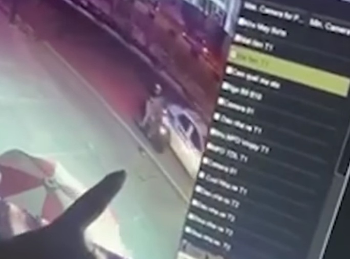 30 giây đâm chết chàng trai và bắt cóc cô gái giữa Hà Nội (ảnh cắt từ camera).