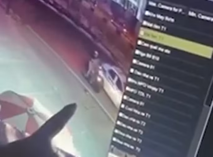 30 giây đâm chết chàng trai và bắt cóc cô gái giữa Hà Nội (ảnh cắt từ camera).