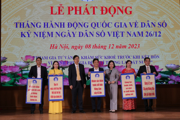 Tháng hành động quốc gia dân số năm 2023 với chủ đề &quot;tham gia tư vấn &amp; khám sức khỏe trước khi kết hôn vì hạnh phúc gia đình, vì tương lai đất nước&quot;