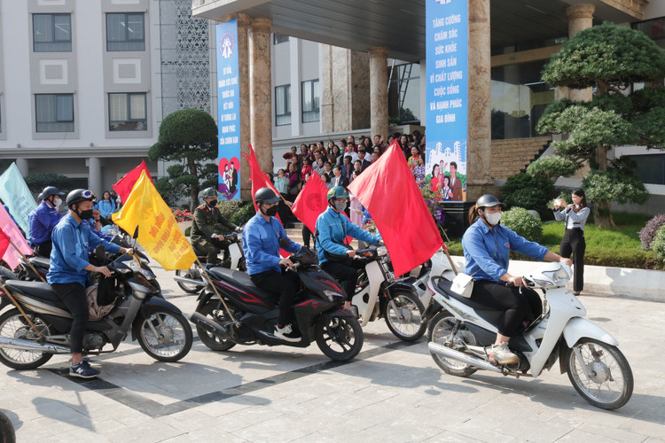 Ra quân phát động Tháng hành động về dân số.