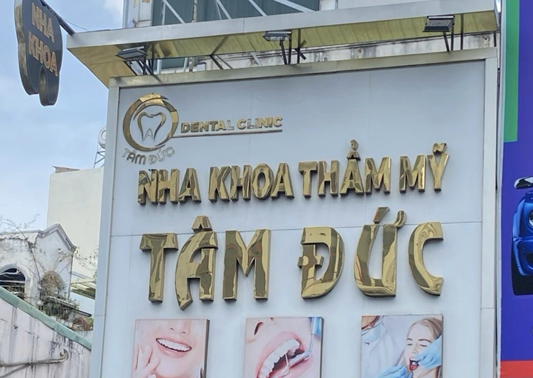 Phòng khám chuyên khoa răng hàm mặt thuộc Công ty TNHH Nha khoa Triệu Nha có treo biển hiệu “Nha khoa thẩm mỹ Tâm Đức” được đưa vào danh sách cần theo dõi sát của Thanh tra Sở Y tế - Ảnh: Sở Y tế TP HCM