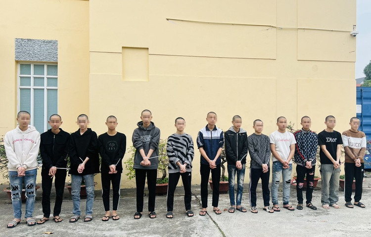 Nhóm thanh thiếu niên trú tại tỉnh Thái Nguyên bị Công an Hà Nội tạm giữ.