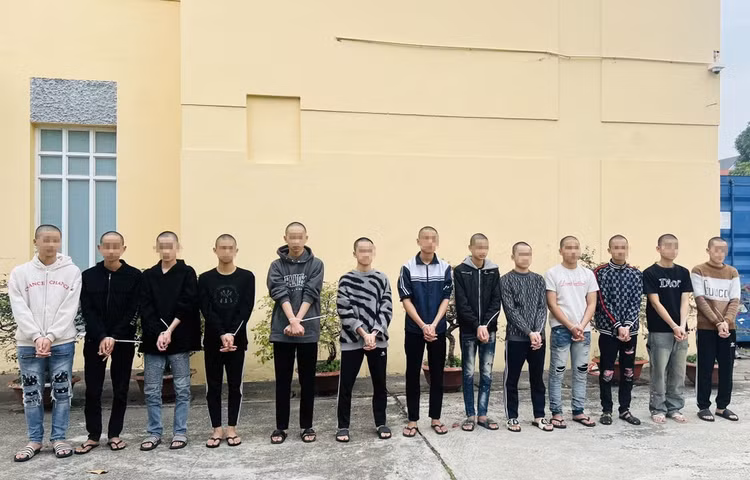 Nhóm thanh thiếu niên trú tại tỉnh Thái Nguyên bị Công an Hà Nội tạm giữ.