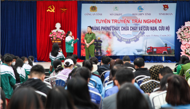 Nhiều giáo viên, học sinh, trên địa bàn tỉnh Thái Nguyên được tuyên truyền, trải nghiệm, thực hành kỹ năng PCCC.