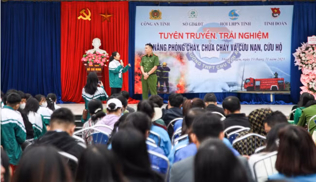 Nhiều giáo viên, học sinh, trên địa bàn tỉnh Thái Nguyên được tuyên truyền, trải nghiệm, thực hành kỹ năng PCCC.
