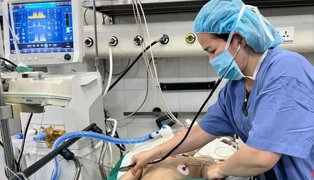 Bỏ qua mọi thủ tục để cứu thanh niên “vô danh” bị tai nạn nghiêm trọng - Ảnh BVCC