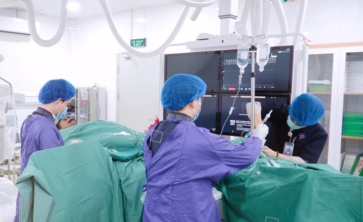 Ca can thiệp cấp cứu đặt 3 stent cho bệnh nhân - Ảnh BVCC