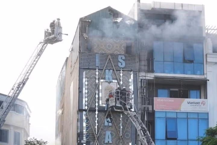 Quán Karaoke bị cháy khiến 3 chiến sỹ hy sinh