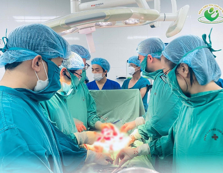 Bảo tồn tử cung cho thai phụ rau cài sâu vào tử cung, bàng quang ảnh 1