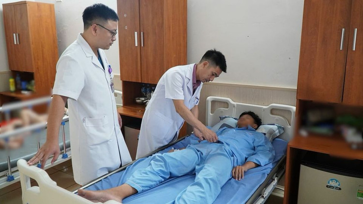 Tháo xoắn tinh hoàn kịp thời cho thiếu niên 14 tuổi - Ảnh BVCC