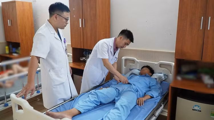 Tháo xoắn tinh hoàn kịp thời cho thiếu niên 14 tuổi - Ảnh BVCC