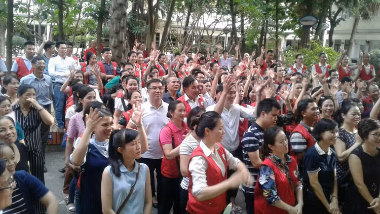 Chi hội tán trợ Chữ thập đỏ thành phố Hà Nội tổ chức chương trình ở cơ sở Tam Hiệp - Ảnh BVCC