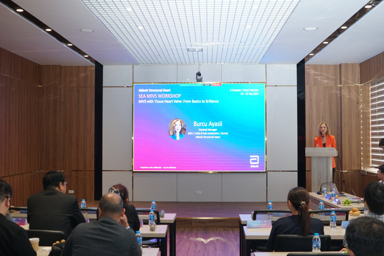 Chia sẻ công nghệ mổ xâm lấn tối thiểu cho người mắc bệnh tim nặng