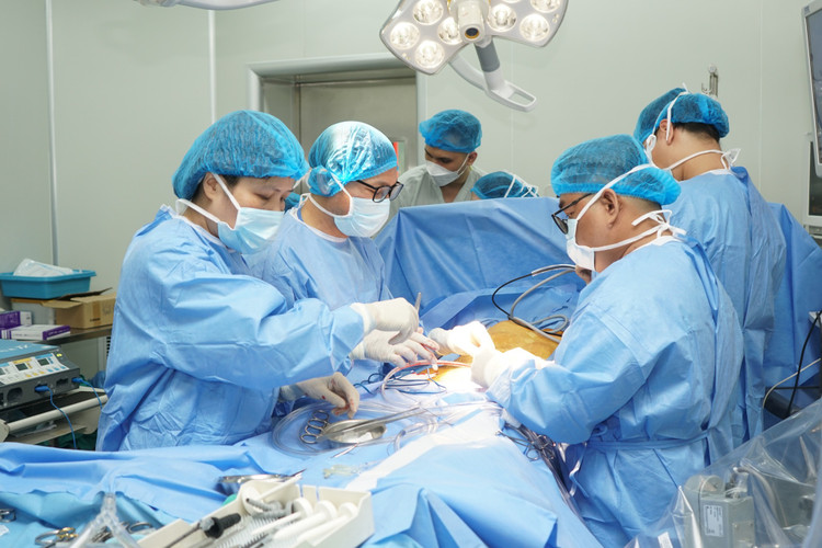 Chia sẻ công nghệ 3D mổ xâm lấn tối thiểu cho người mắc bệnh tim nặng ảnh 5