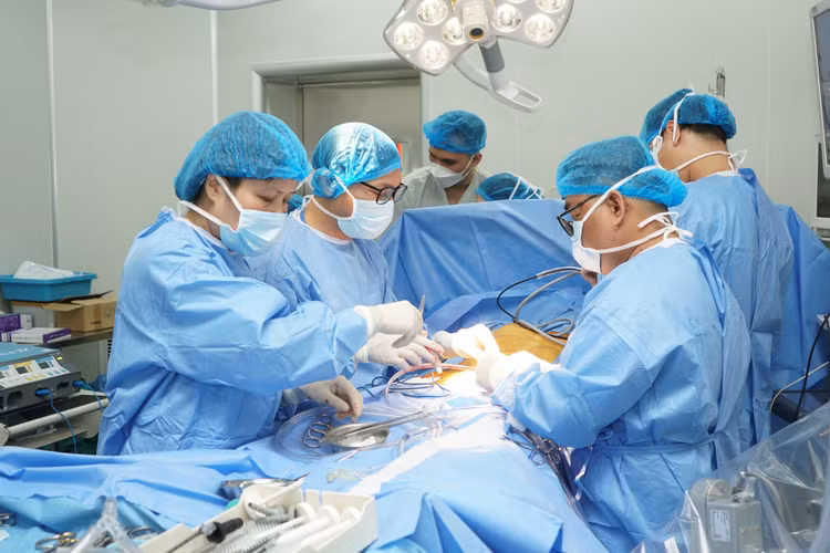 Chia sẻ công nghệ 3D mổ xâm lấn tối thiểu cho người mắc bệnh tim nặng ảnh 5
