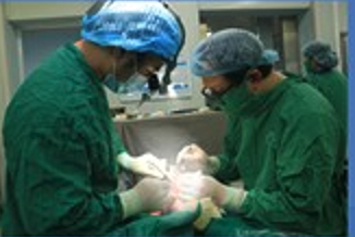 Vi phẫu tạo hình chuyển ngón chân lên tái tạo ngón tay cái