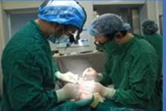 Vi phẫu tạo hình chuyển ngón chân lên tái tạo ngón tay cái