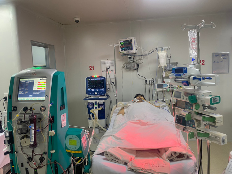 Bệnh nhân bị biến chứng nặng do sốt xuất huyết - Ảnh BVCC