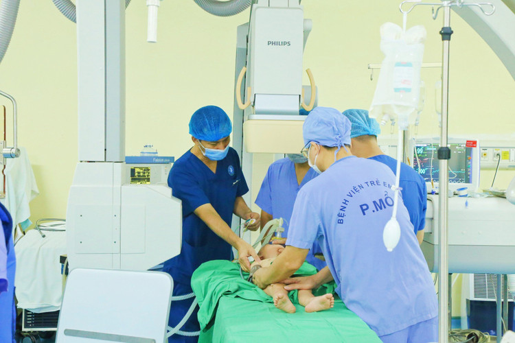 Trẻ không có dấu hiệu vẫn bị dị tật tim còn ống động mạch ảnh 2