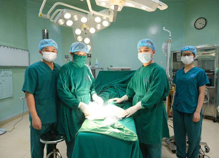 Phẫu thuật cắt cụt cẳng chân cho bệnh nhân Phẫu thuật cắt cụt cẳng chân cho bệnh nhân
