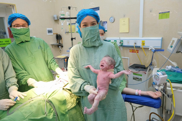 Bé thứ 2 an toàn - Ảnh BVCC