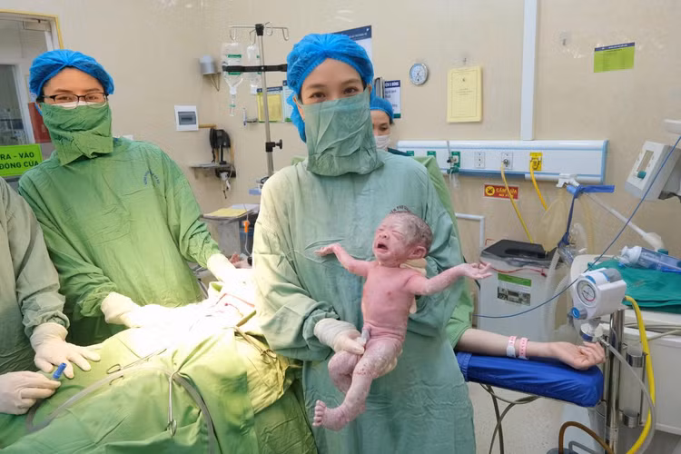 Bé thứ 2 an toàn - Ảnh BVCC