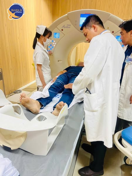 Đang chơi phòng khách bất ngờ đột quỵ, tưởng không qua khỏi, phục hồi ngoạn mục ảnh 1