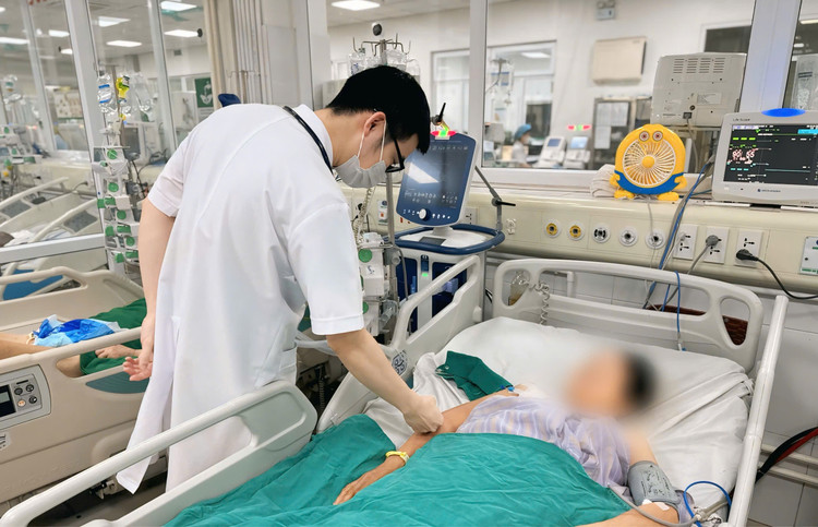 Sốc nhiễm khuẩn nặng sau tiêm khớp vai tại phòng khám tư - Ảnh BVCC