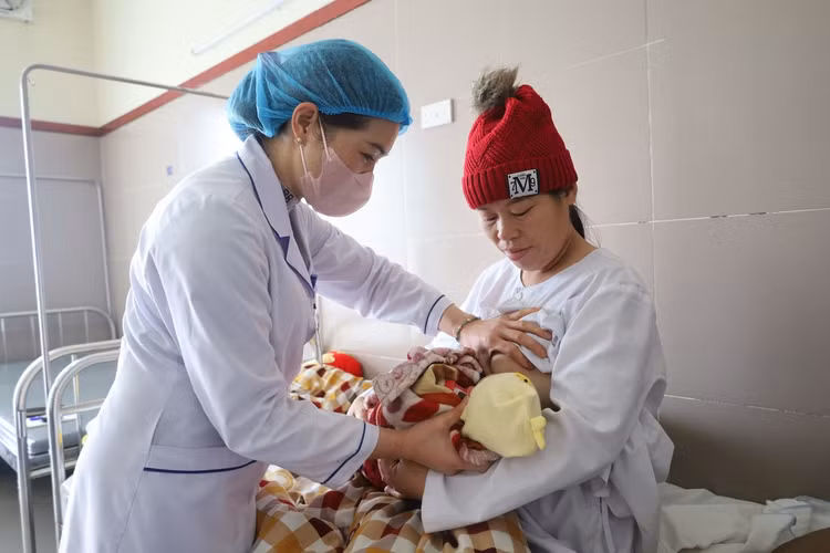 Truyền 13 đơn vị máu cứu sản phụ nguy kịch do đờ tử cung băng huyết ảnh 1