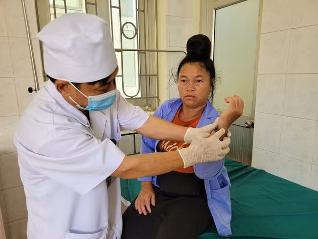 Điện Biên: Ghi nhân 13 trường hợp mắc bệnh than vì ăn thịt trâu nhiễm bệnh Điện Biên: Ghi nhân 13 trường hợp mắc bệnh than vì ăn thịt trâu nhiễm bệnh