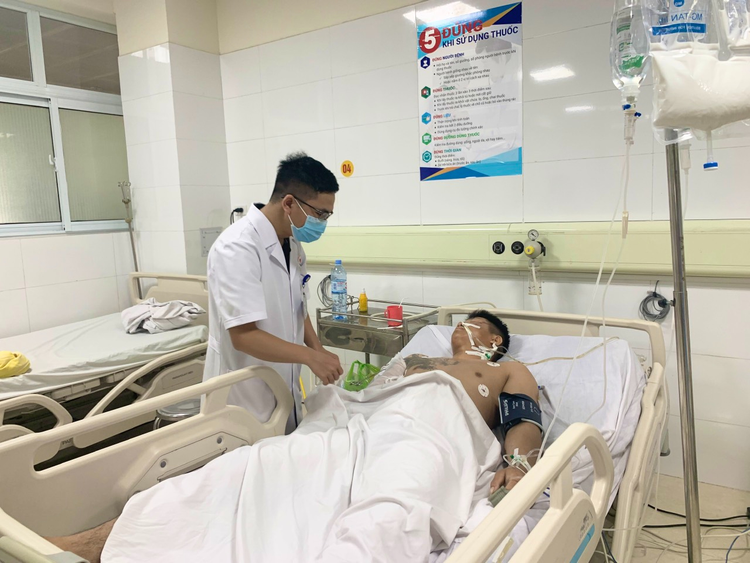 Sau mổ, bệnh nhân được theo dõi và chăm sóc tận tình tại khoa