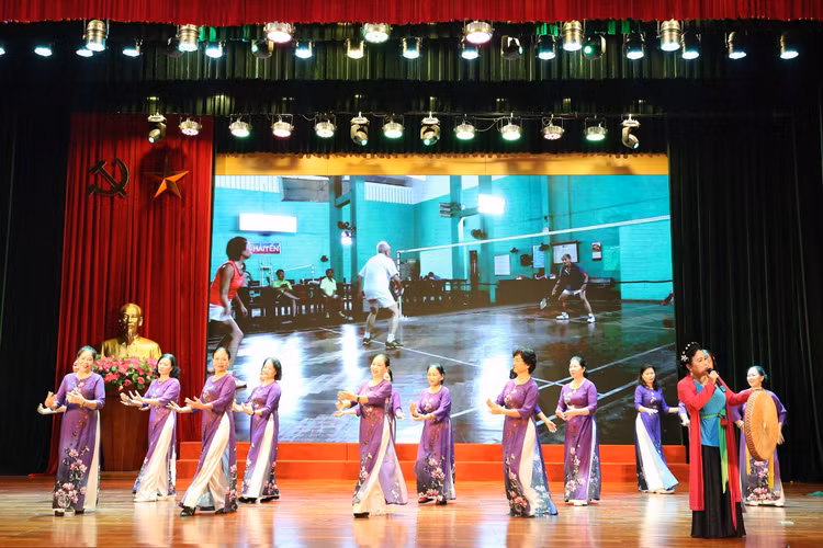 Việt Nam già hóa nhanh nhất thế giới: Mỗi người sống 10 năm với bệnh tật