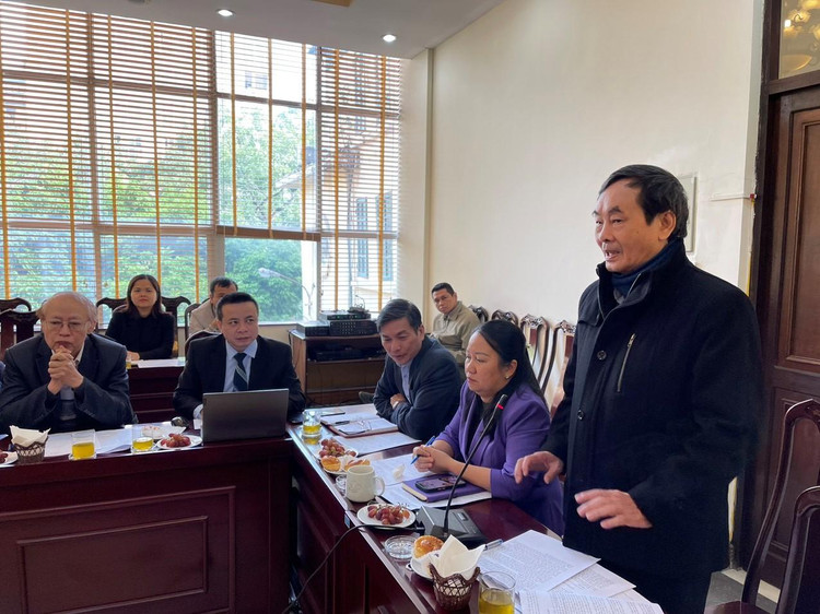 Nguyên Phó Chủ tịch LHHVN Phan Tùng Mậu phát biểu