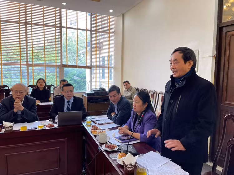 Nguyên Phó Chủ tịch LHHVN Phan Tùng Mậu phát biểu