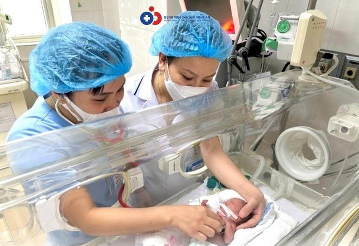 Chăm sóc trẻ bị hạ đường huyết sau sinh - Ảnh BVCC