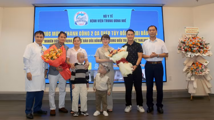 Hai bé ghép tủy thành công được xuất viện - Ảnh BVCC