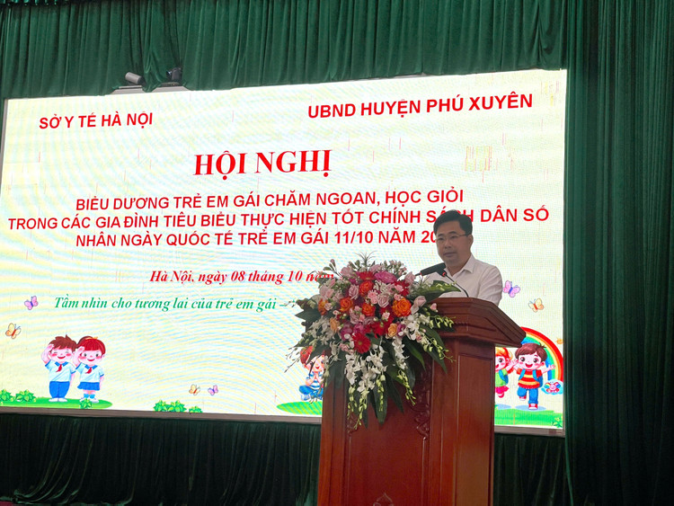 Ông Nguyễn Mạnh Huy, Phó chủ tịch UBND, Trưởng Ban chỉ đạo Công tác Dân số và Phát triển huyện Phú Xuyên phát biểu