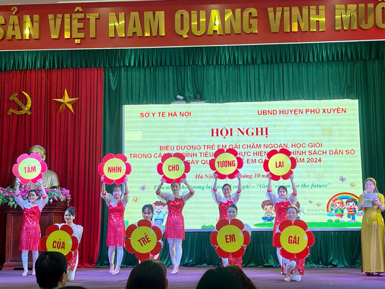 Hội nghị biểu dương trẻ em gái chăm ngoan, học giỏi