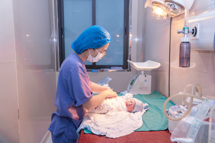 Chăm sóc trẻ sau sinh - Ảnh BVCC