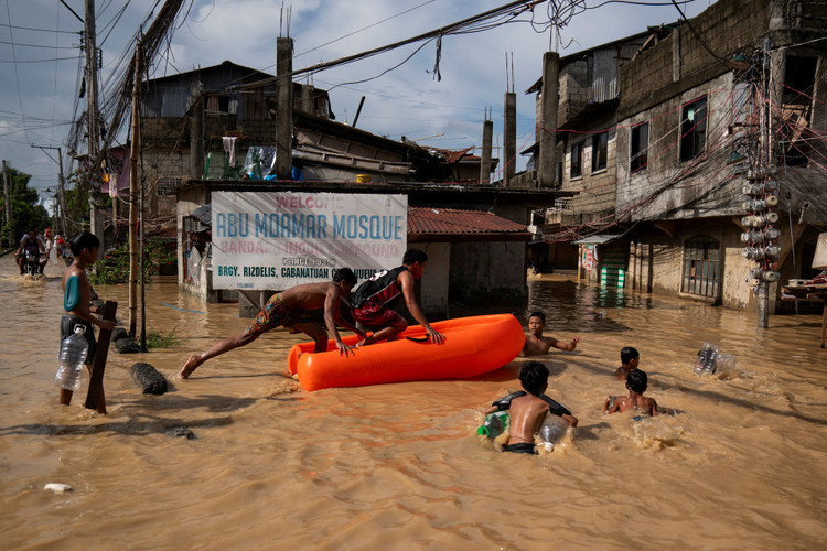 Lũ lụt sau siêu bão Man-Yi ở Nueva Ecija