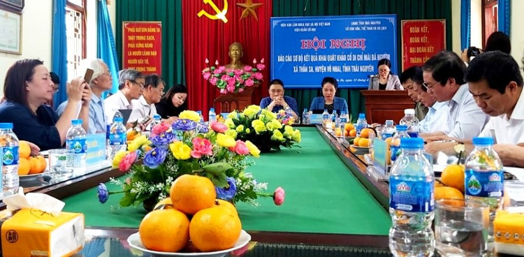 Hội nghị Báo cáo kết quả sơ bộ cuộc khai quật tại Di chỉ Mái đá Ngườm, xã Thần Sa, huyện Võ Nhai.