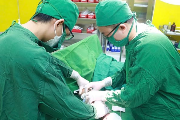 Ca phẫu thuật cho bệnh nhân - Ảnh BVCC