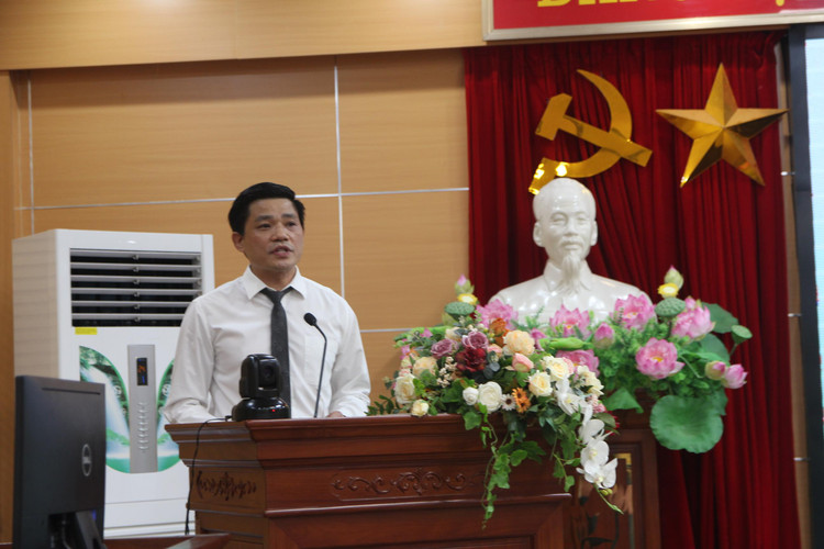 PGS.TS Nguyễn Duy Ánh phát biểu trong buổi họp báo